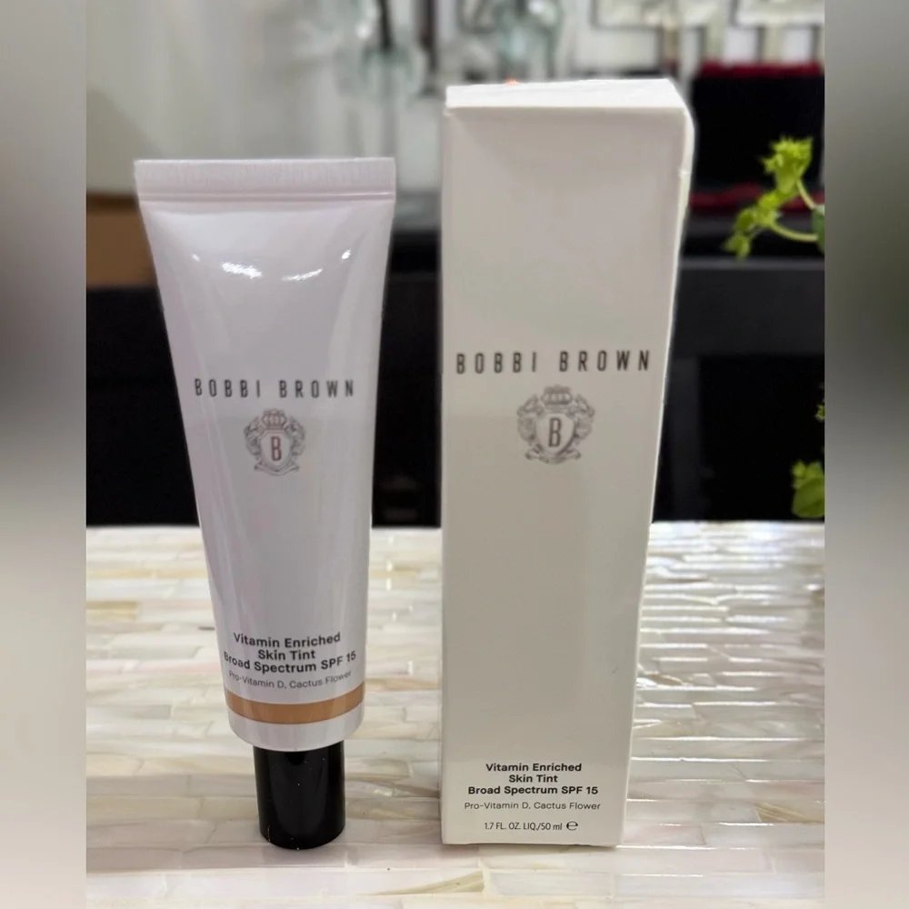 NIB Bobbi Brown Vitamin Enriched Skin Tint with SPF 15 in Shade Light 3